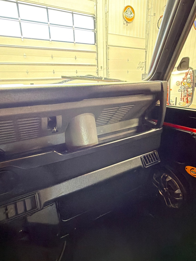 Photo 19 of this LAND ROVER DEFENDER
