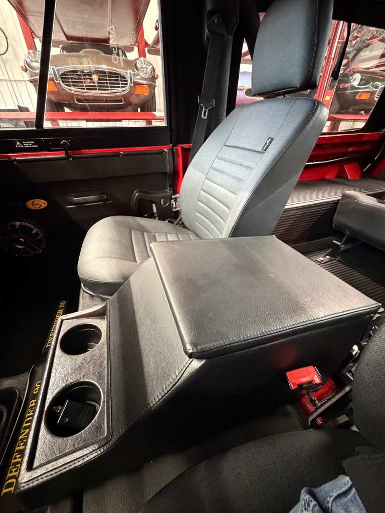 Photo 20 of this LAND ROVER DEFENDER