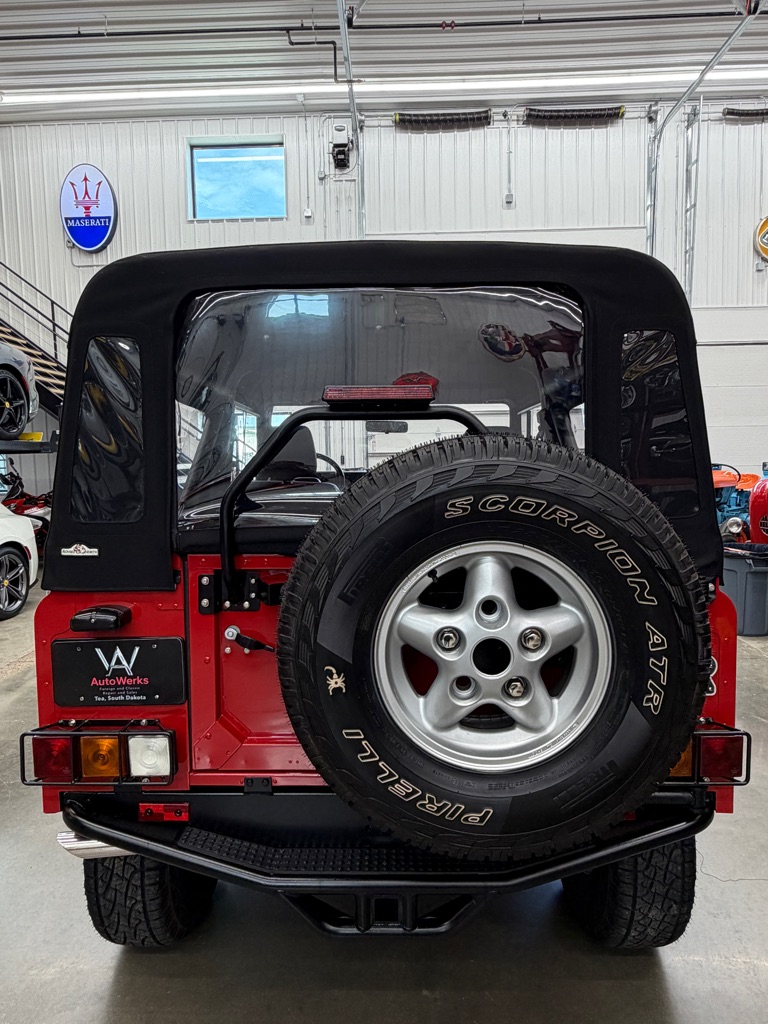 Photo 4 of this LAND ROVER DEFENDER