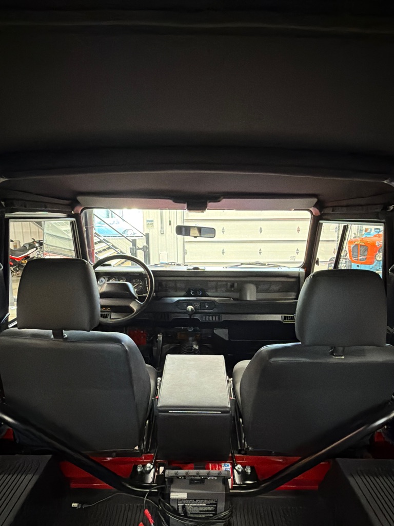 Photo 28 of this LAND ROVER DEFENDER