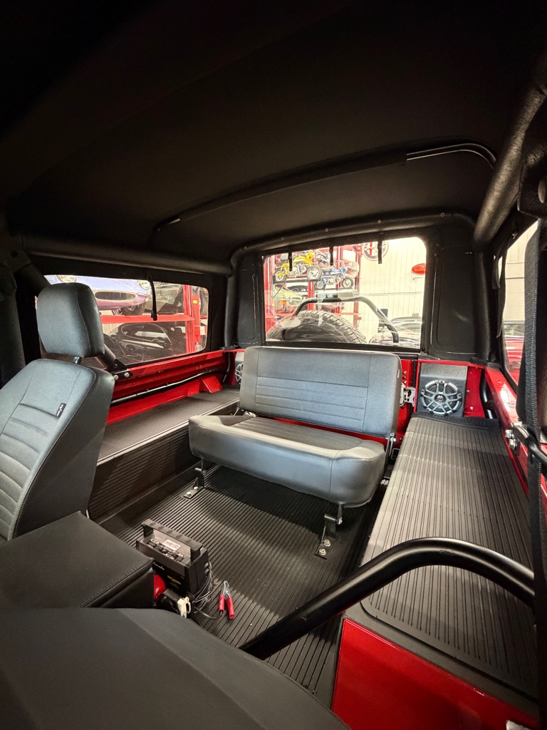 Photo 7 of this LAND ROVER DEFENDER