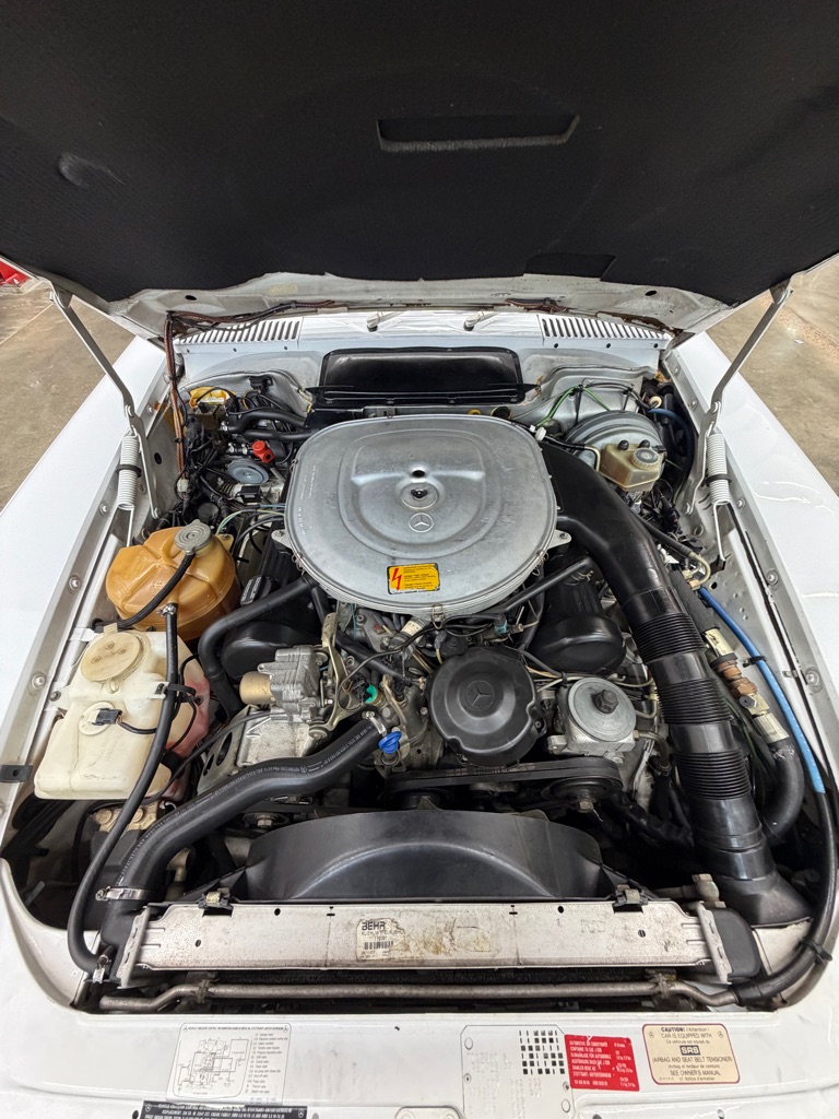 Photo 21 of this MERCEDES-BENZ 560-CLASS