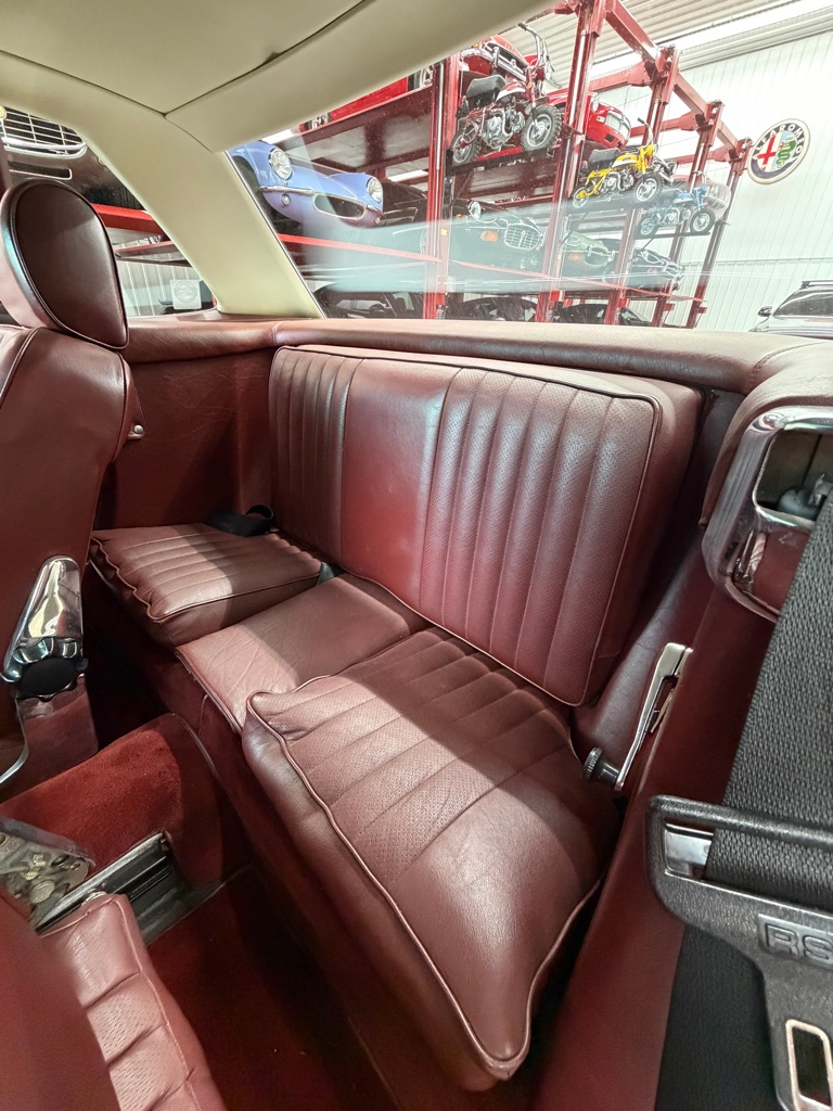 Photo 7 of this MERCEDES-BENZ 560-CLASS