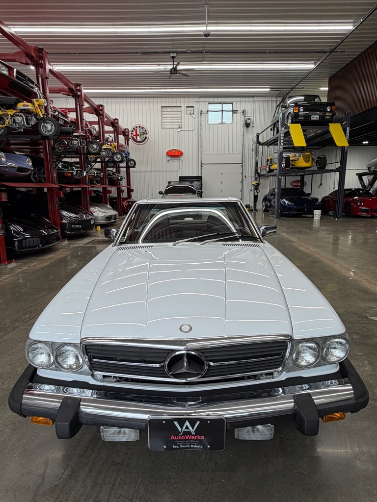 Photo 3 of this MERCEDES-BENZ 560-CLASS