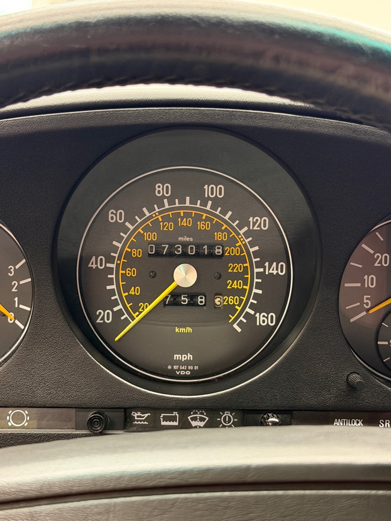 Photo 8 of this MERCEDES-BENZ 560-CLASS