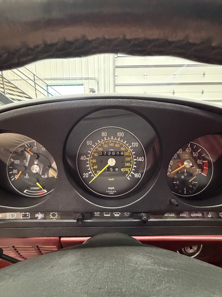 Photo 12 of this MERCEDES-BENZ 560-CLASS