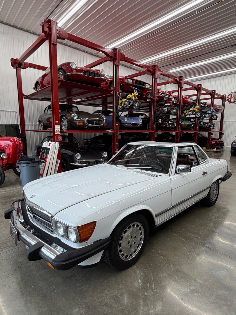 Photo 2 of this MERCEDES-BENZ 560-CLASS