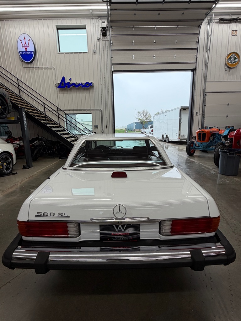 Photo 4 of this MERCEDES-BENZ 560-CLASS