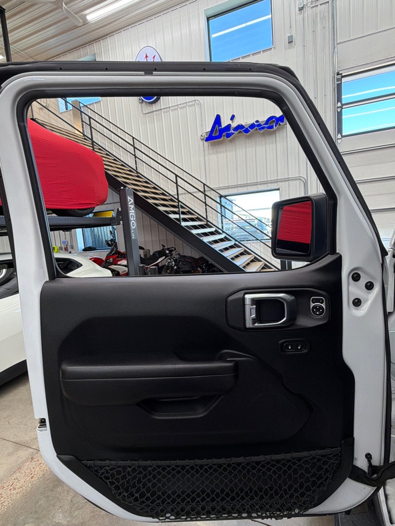 Photo 18 of this JEEP WRANGLER UNLIMI