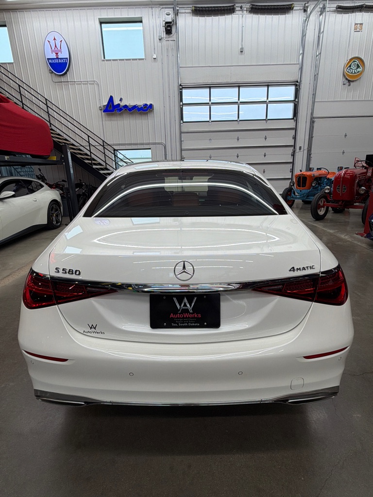 Photo 4 of this MERCEDES-BENZ S-CLASS