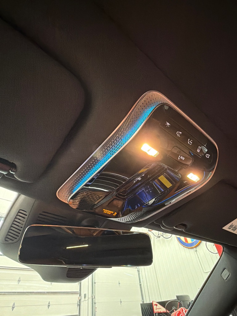 Photo 19 of this MERCEDES-BENZ S-CLASS