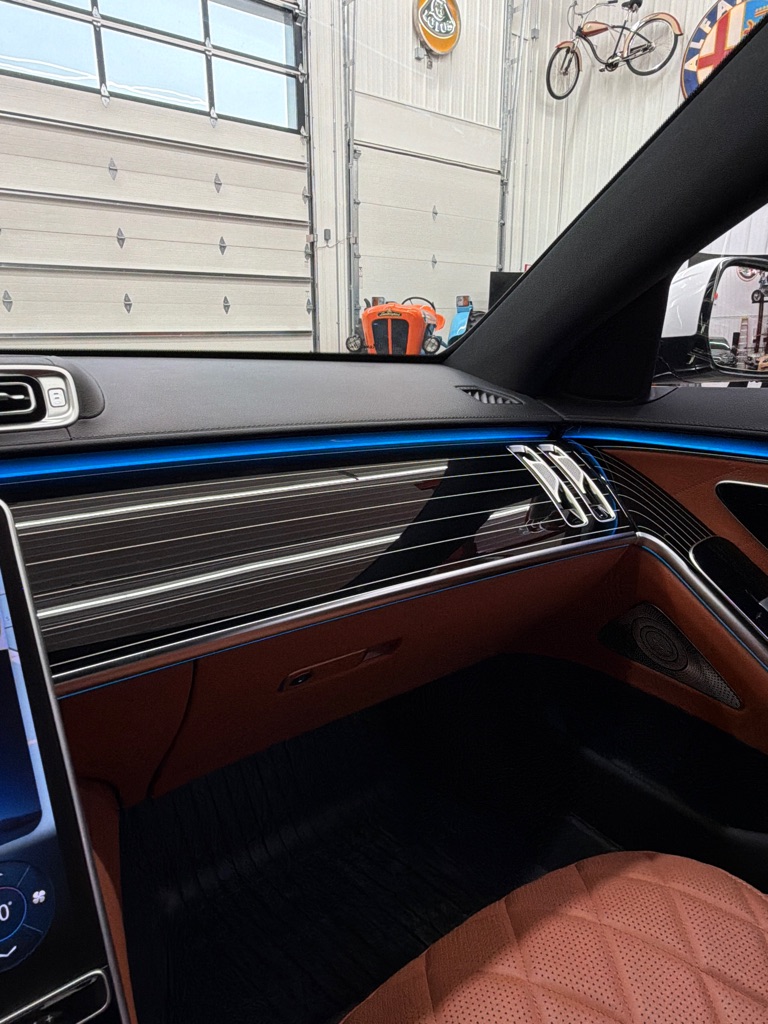 Photo 16 of this MERCEDES-BENZ S-CLASS