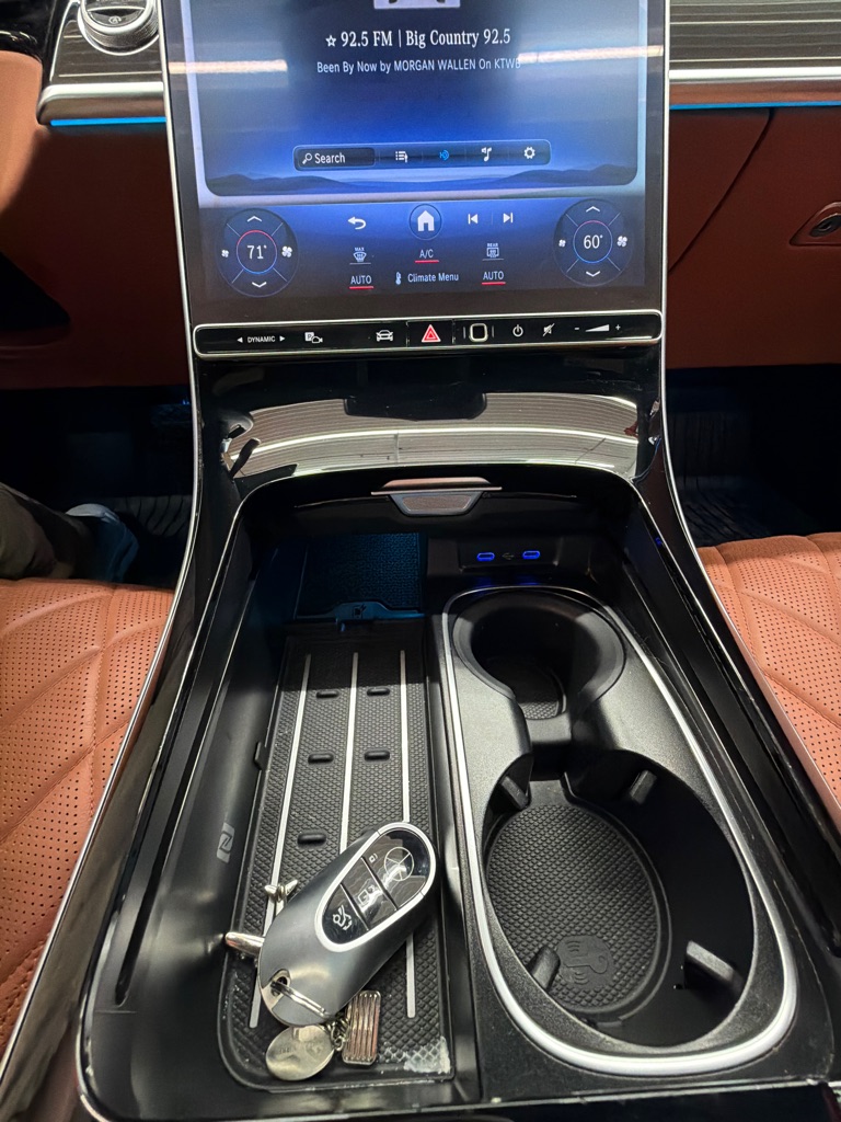 Photo 15 of this MERCEDES-BENZ S-CLASS
