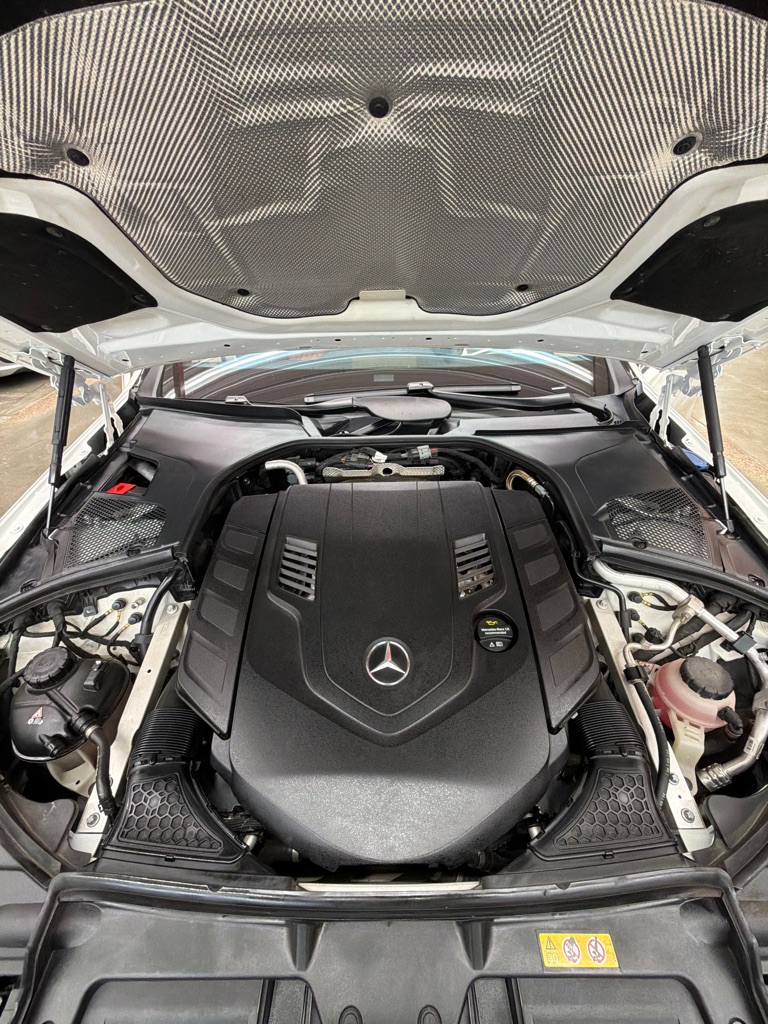Photo 26 of this MERCEDES-BENZ S-CLASS