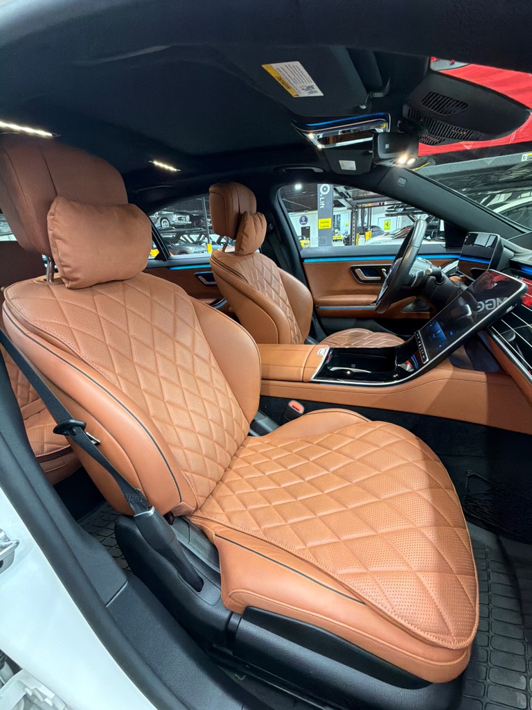 Photo 6 of this MERCEDES-BENZ S-CLASS