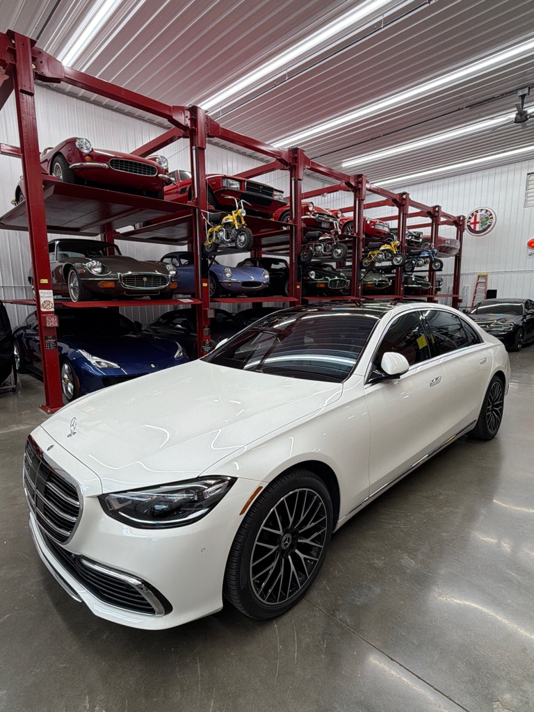 Photo 2 of this MERCEDES-BENZ S-CLASS