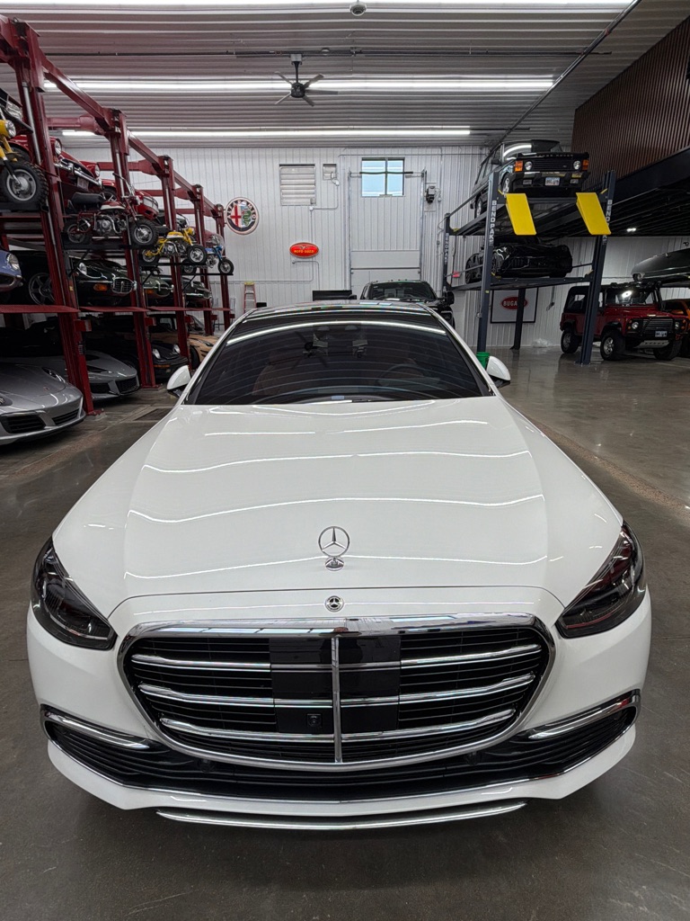 Photo 3 of this MERCEDES-BENZ S-CLASS