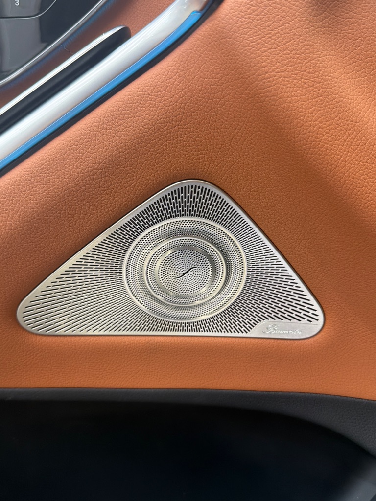 Photo 17 of this MERCEDES-BENZ S-CLASS