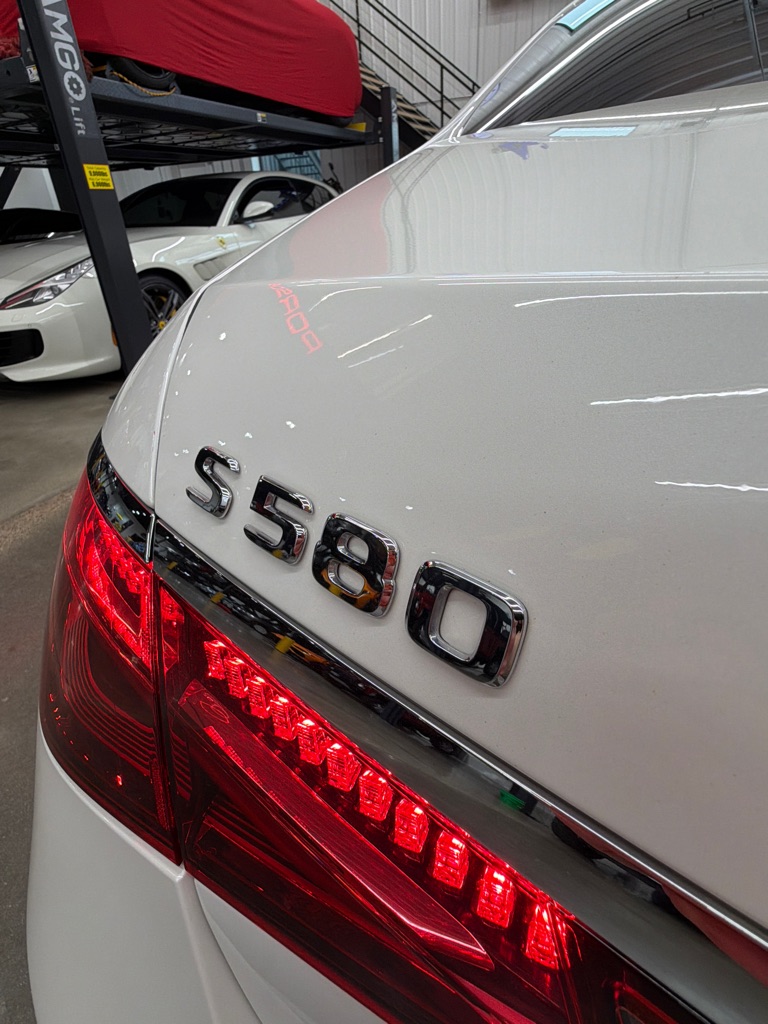 Photo 24 of this MERCEDES-BENZ S-CLASS