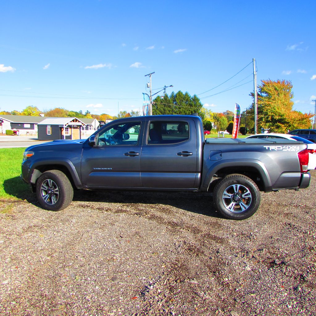 2016 Toyota Tacoma TRD Sport's photo