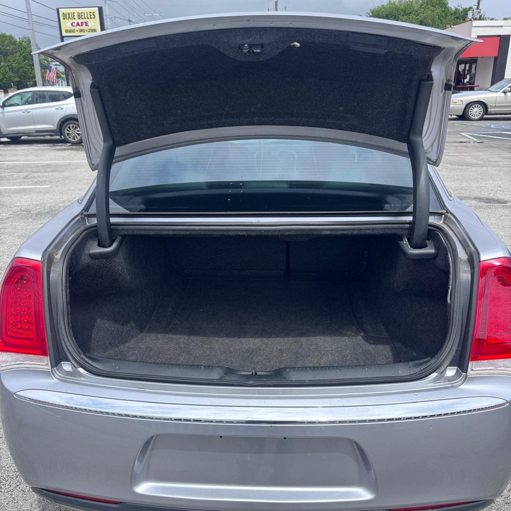 Photo 15 of this CHRYSLER 300