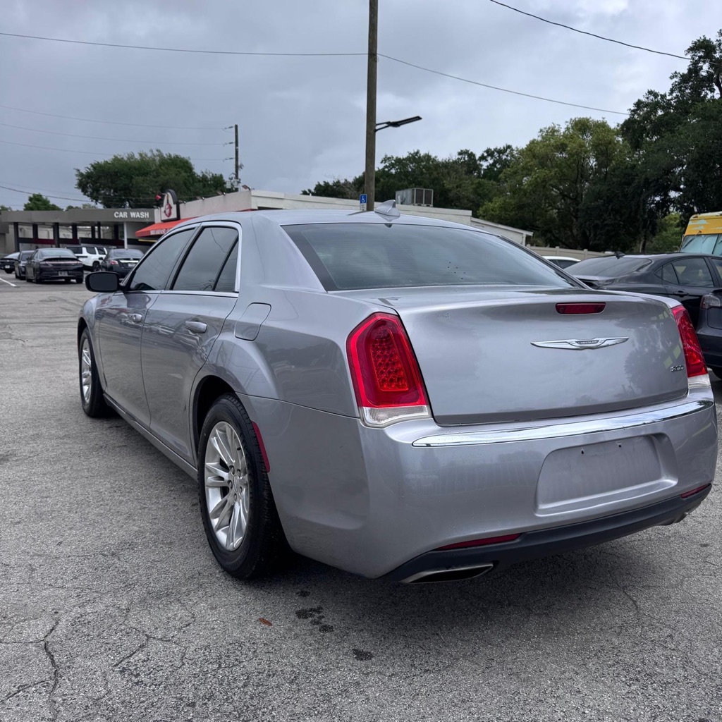 Photo 6 of this CHRYSLER 300