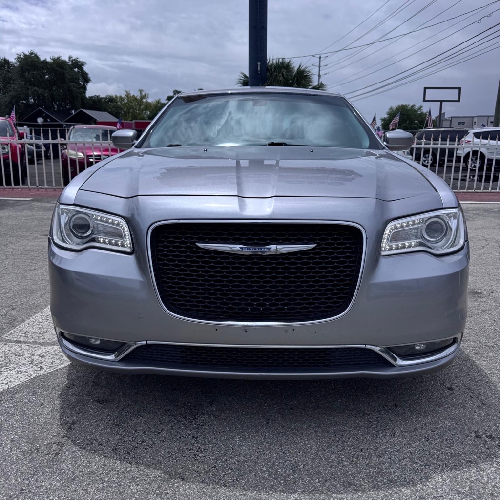 Photo 2 of this CHRYSLER 300