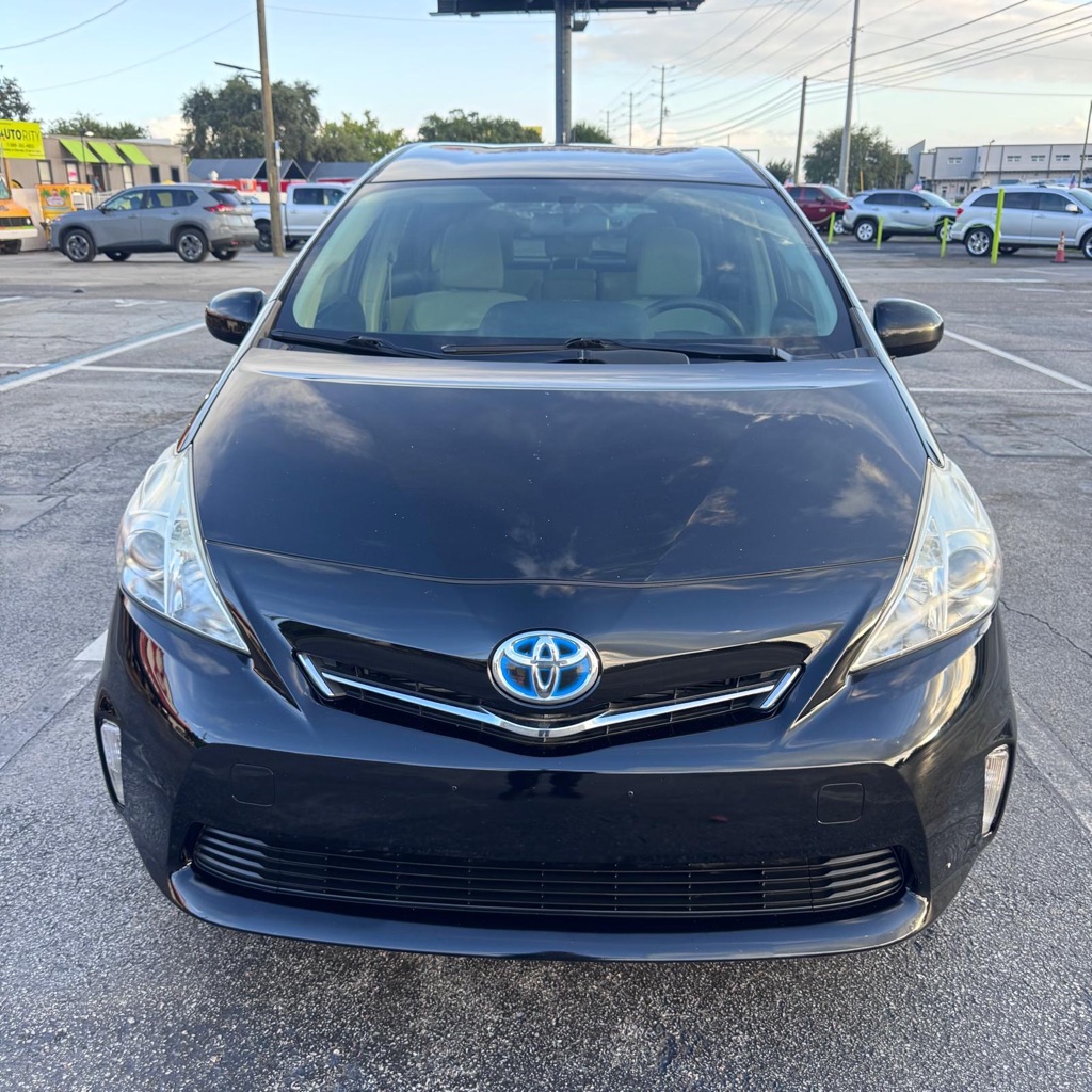 Photo 2 of this TOYOTA PRIUS V