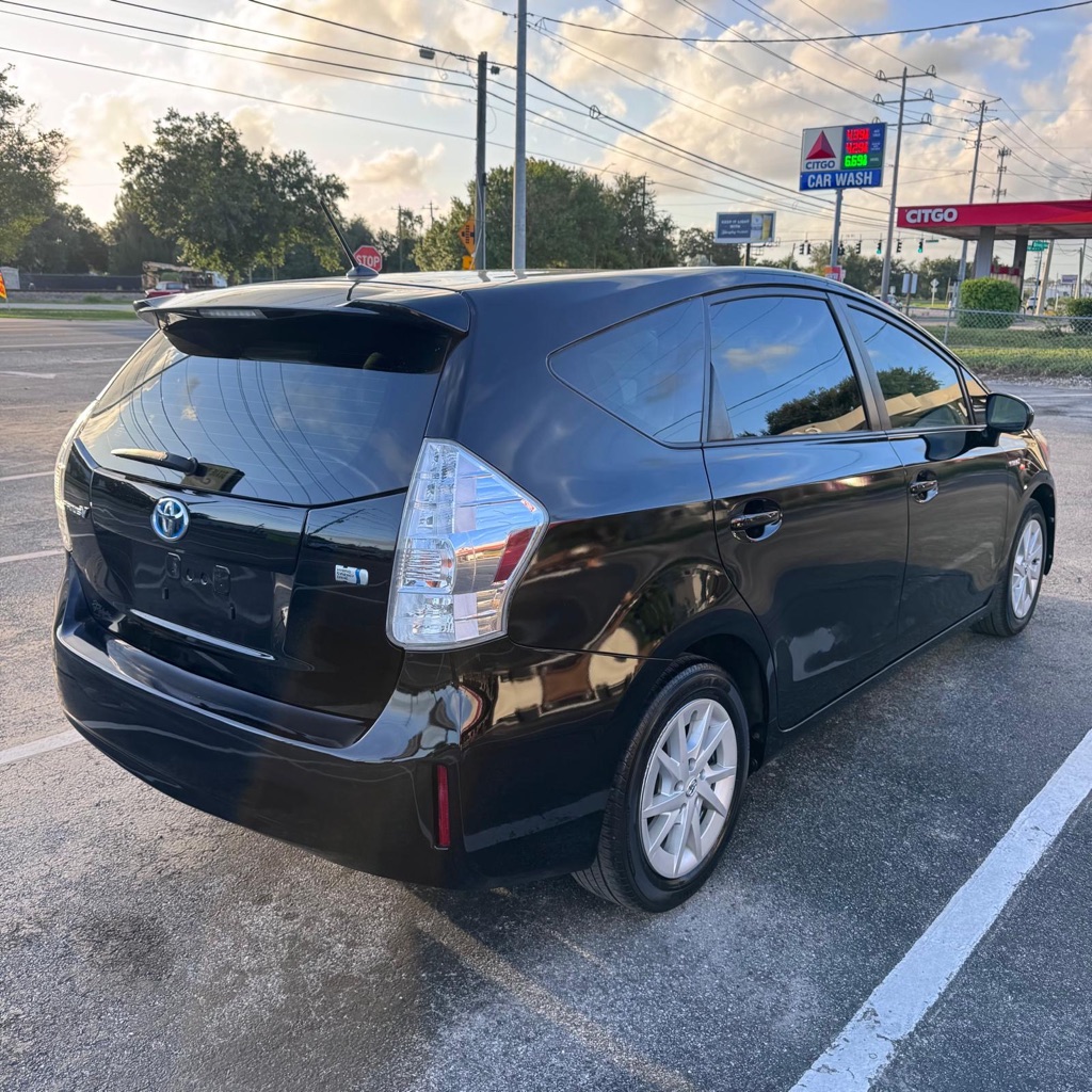 Photo 4 of this TOYOTA PRIUS V