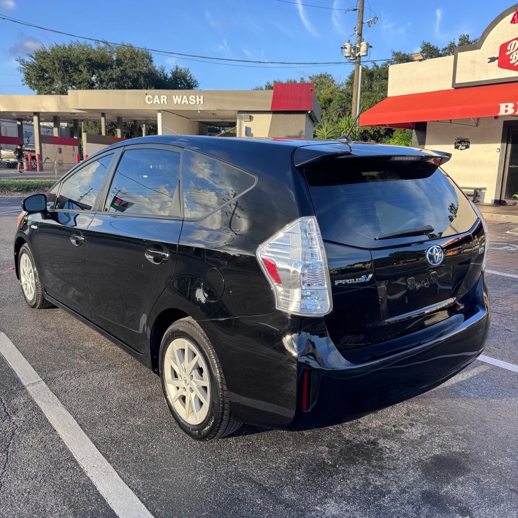 Photo 6 of this TOYOTA PRIUS V