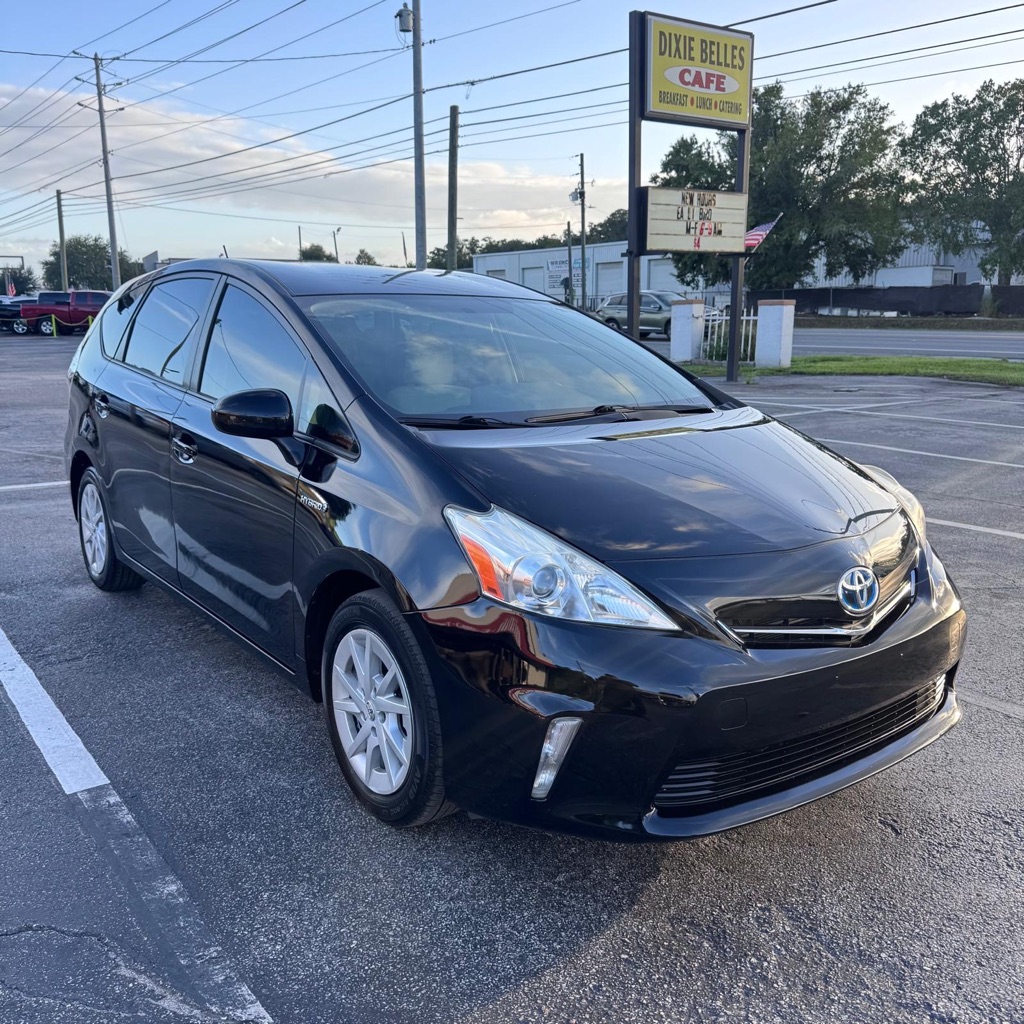 Photo 3 of this TOYOTA PRIUS V