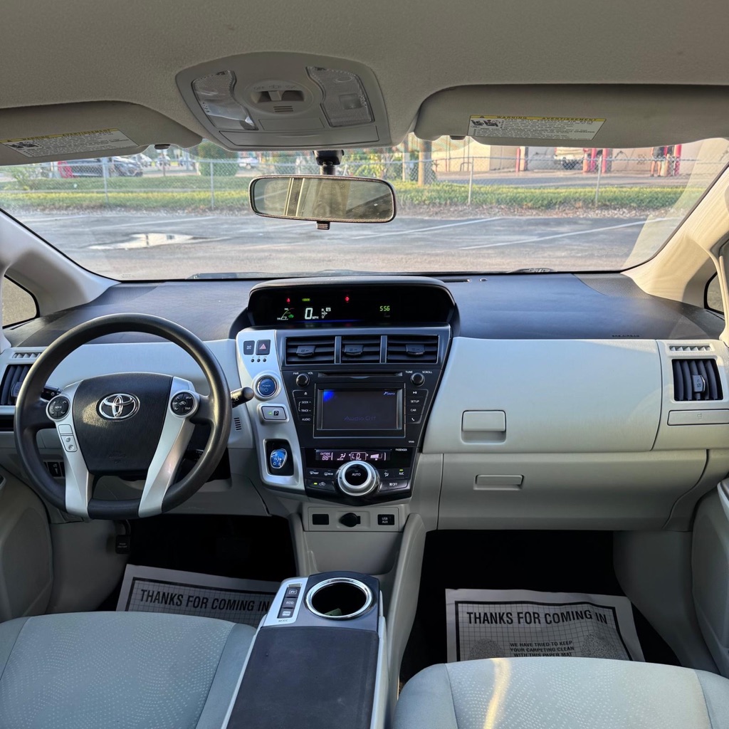 Photo 8 of this TOYOTA PRIUS V