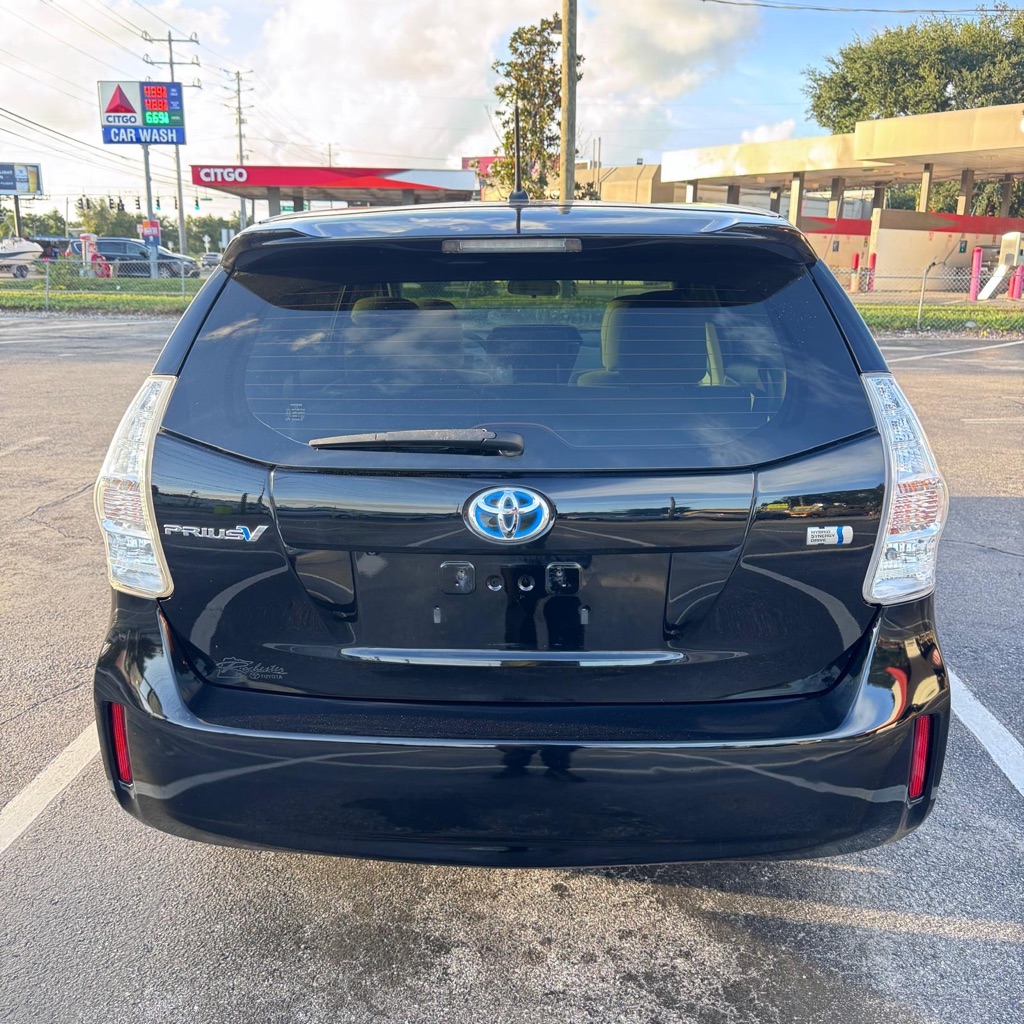 Photo 5 of this TOYOTA PRIUS V