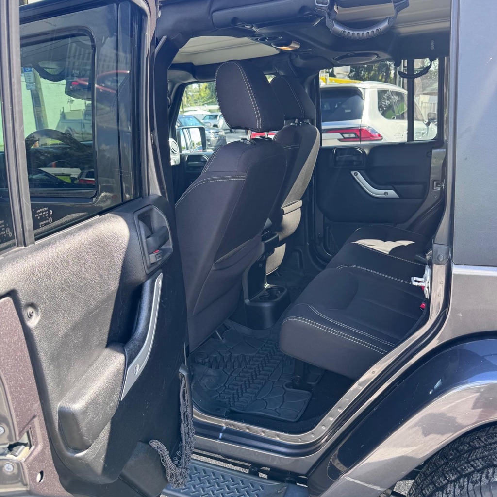 Photo 9 of this JEEP WRANGLER UNLIMI
