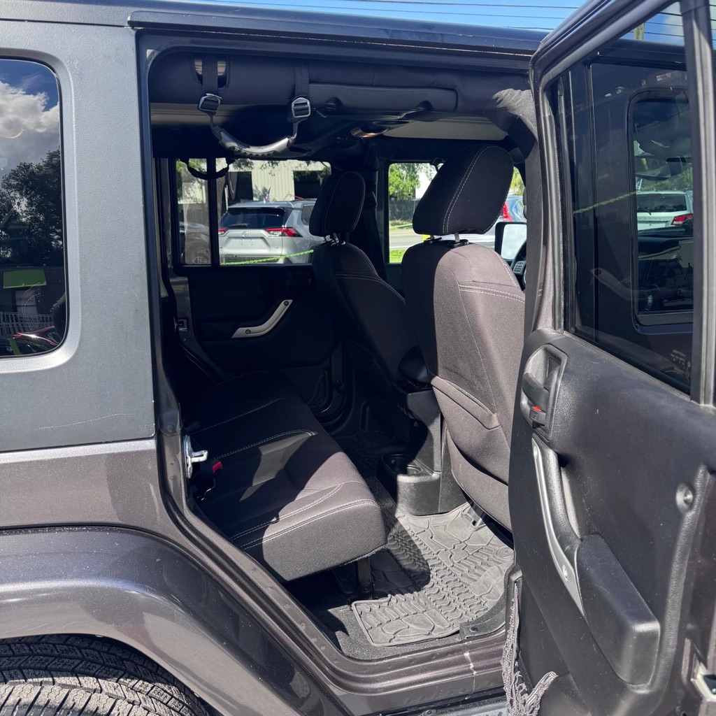 Photo 10 of this JEEP WRANGLER UNLIMI