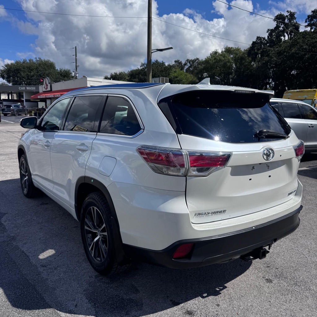 Photo 6 of this TOYOTA HIGHLANDER