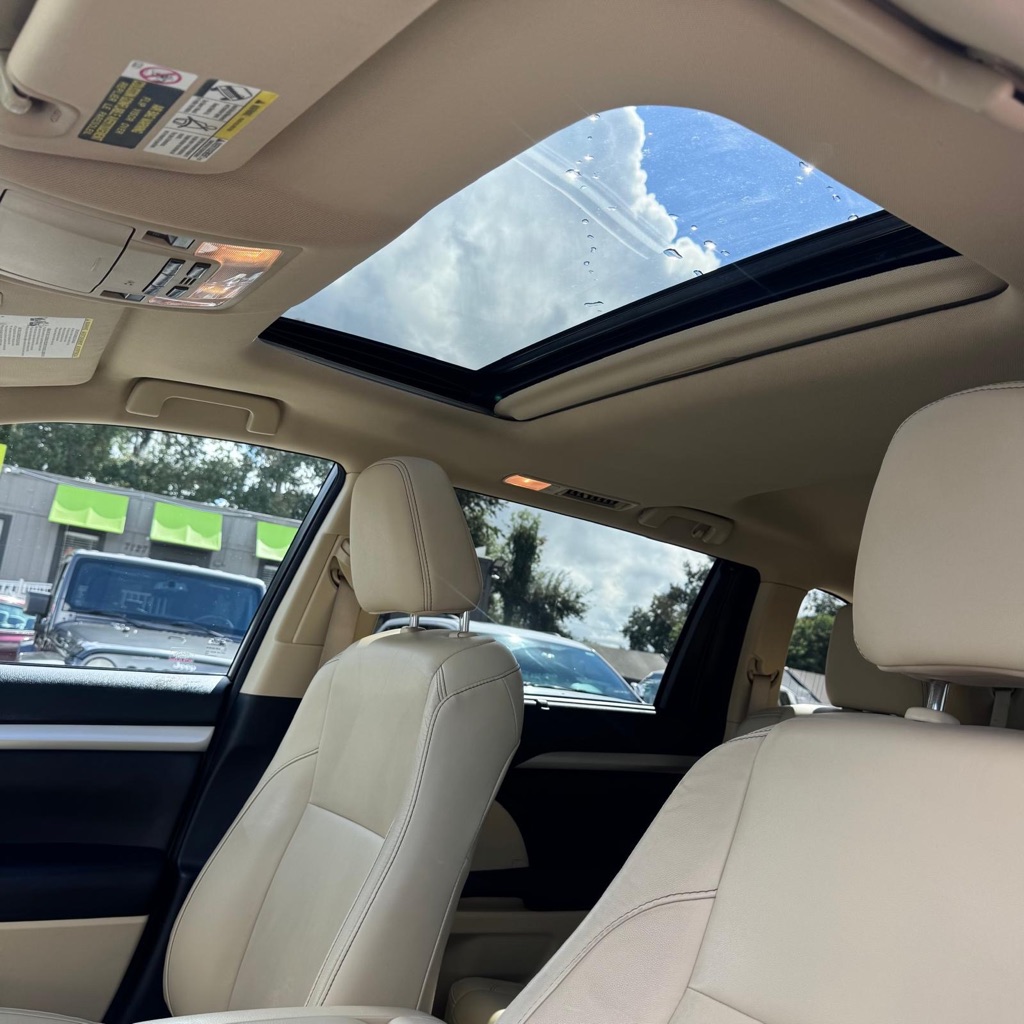 Photo 13 of this TOYOTA HIGHLANDER