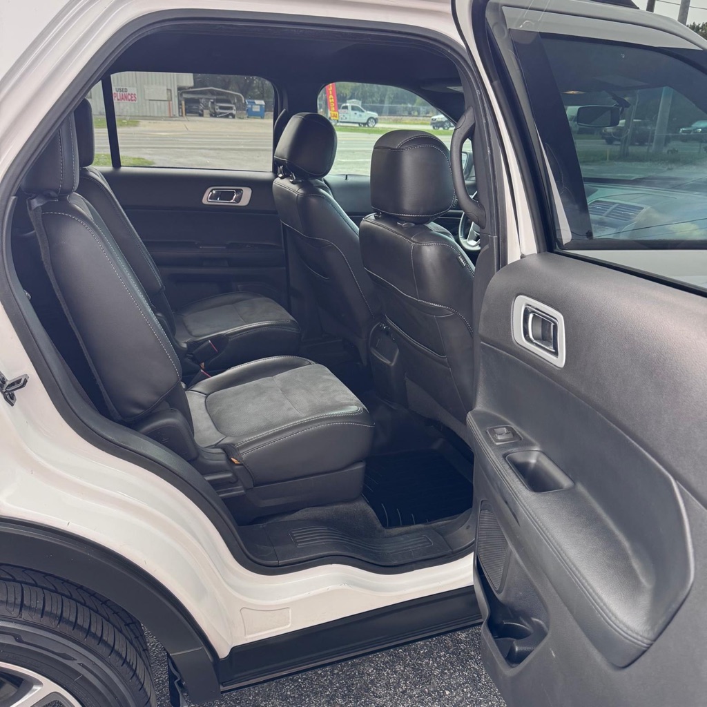 Photo 11 of this FORD EXPLORER