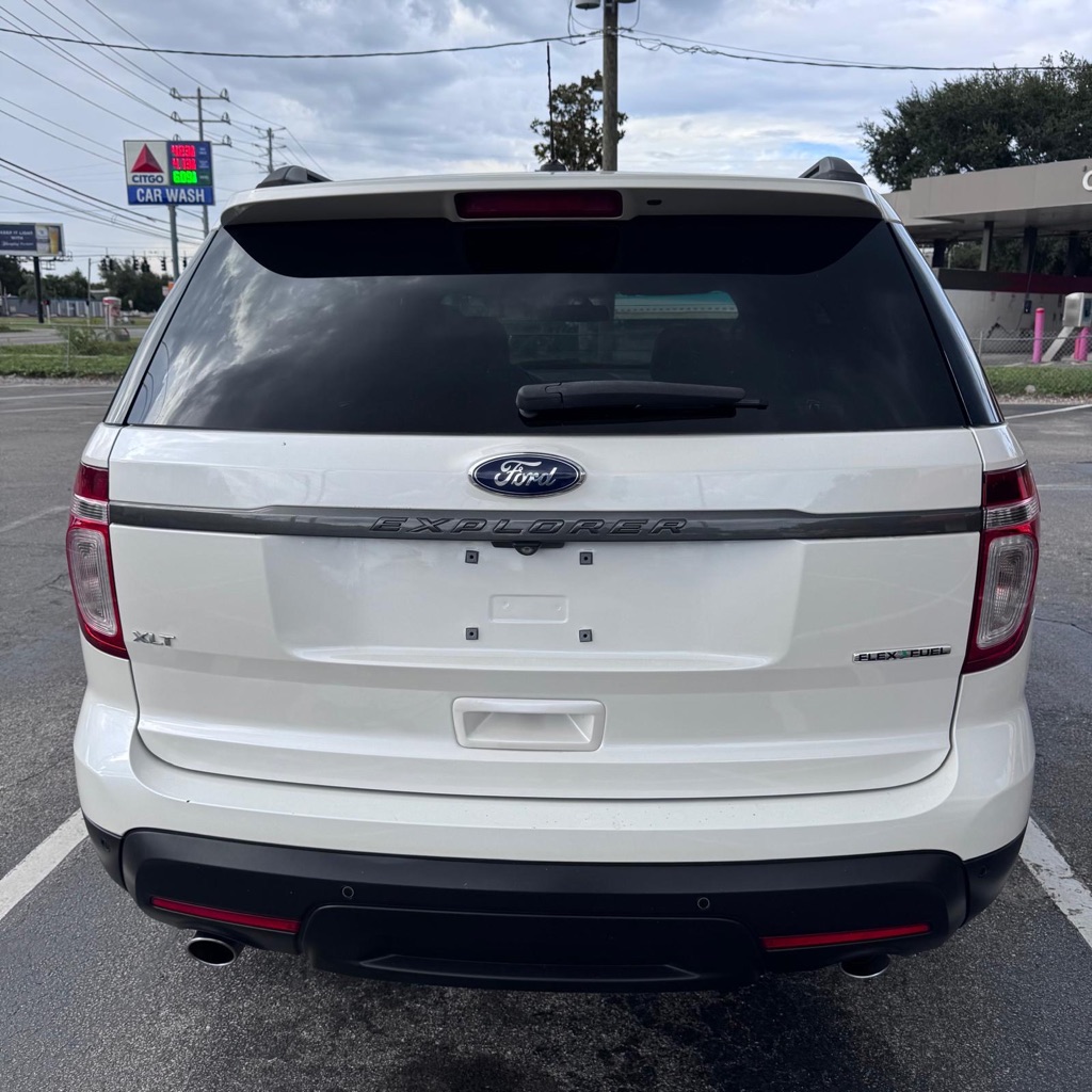 Photo 5 of this FORD EXPLORER