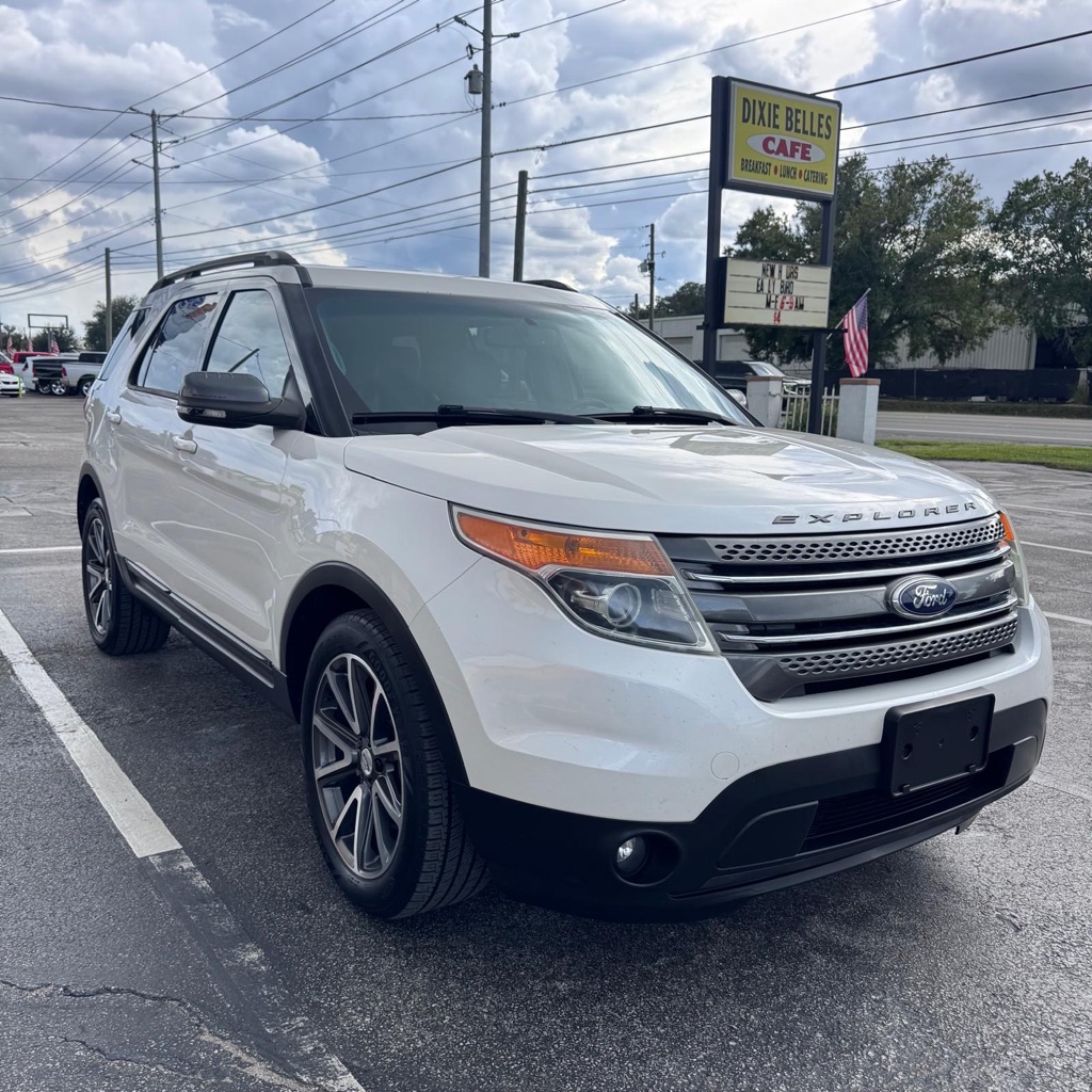 Photo 3 of this FORD EXPLORER