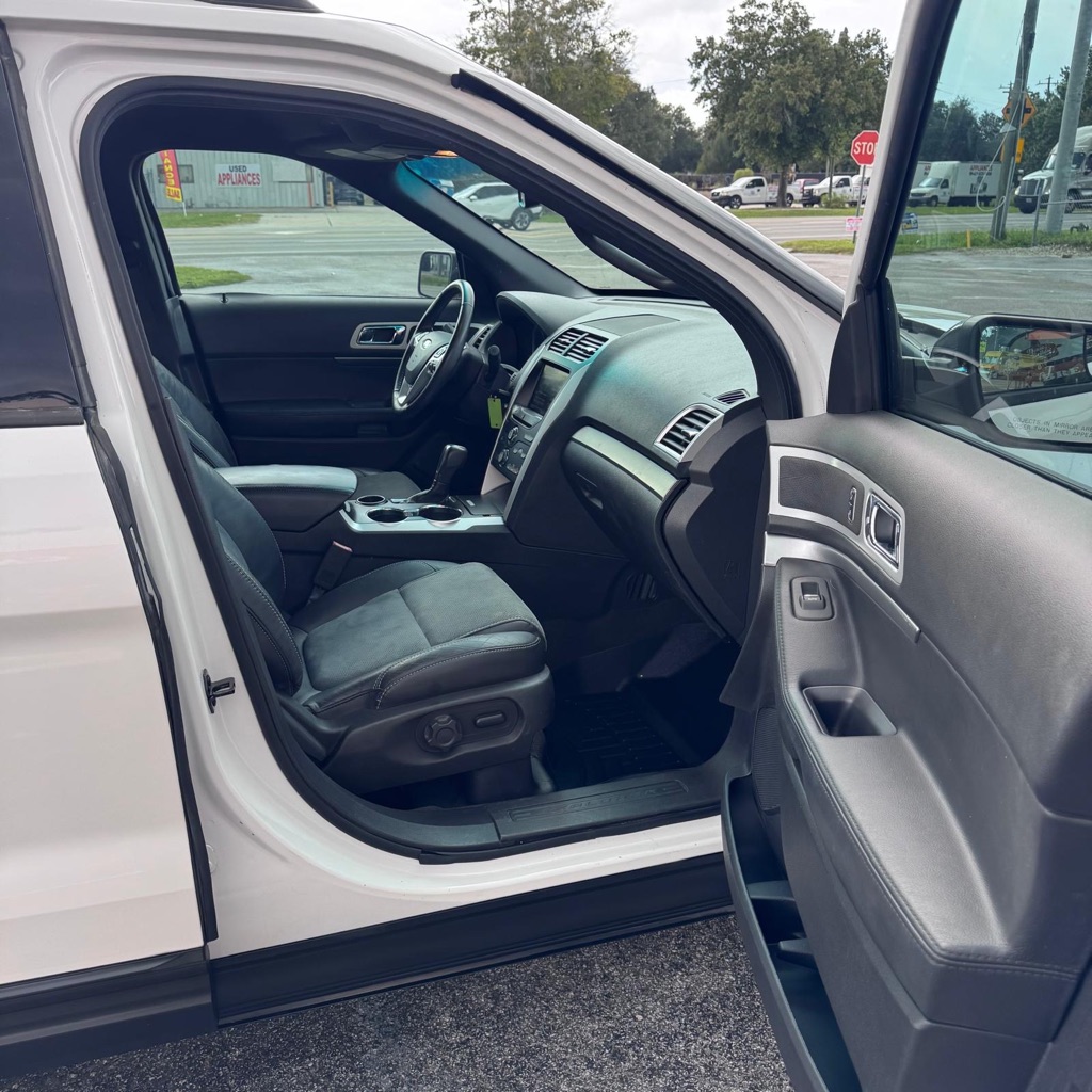 Photo 9 of this FORD EXPLORER