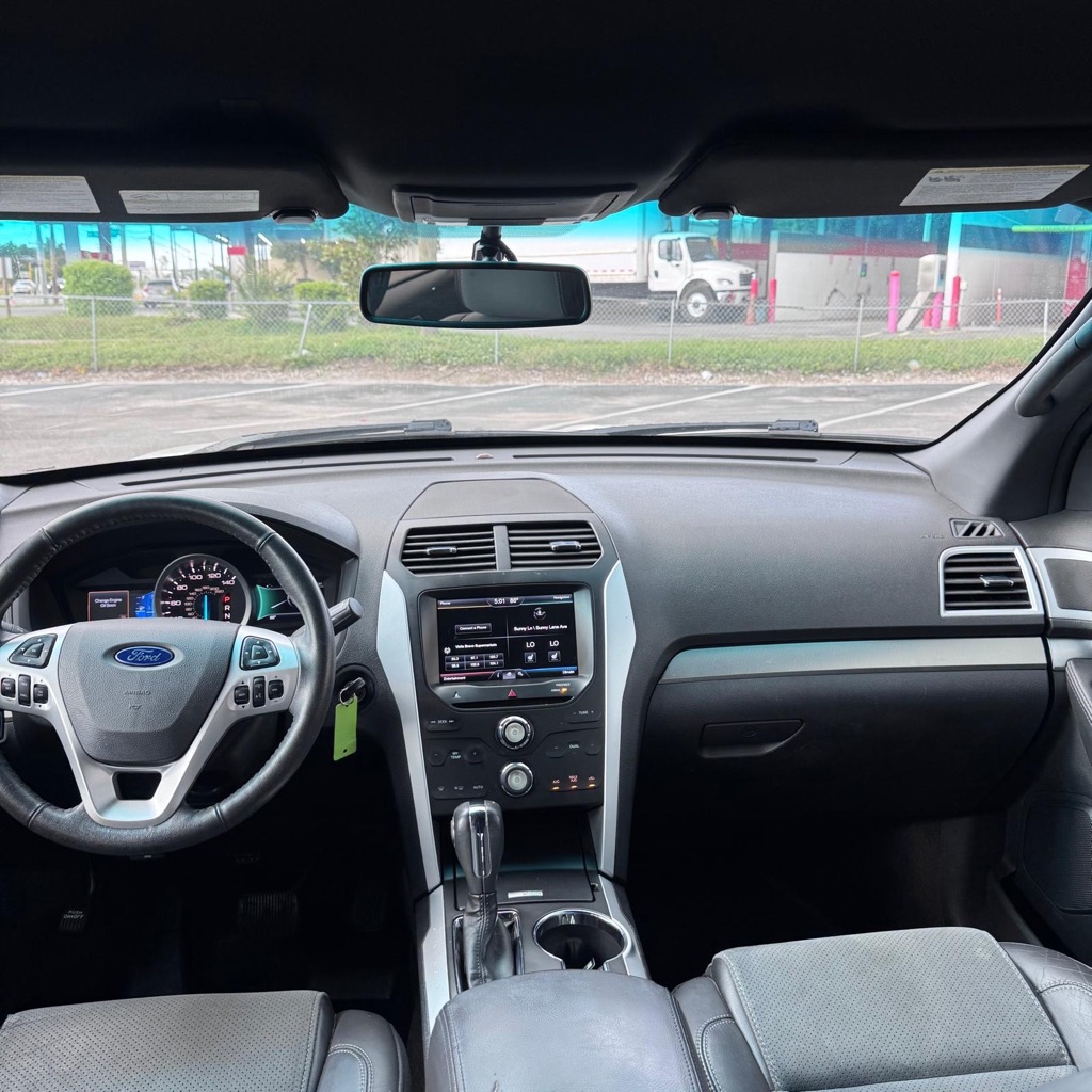 Photo 7 of this FORD EXPLORER
