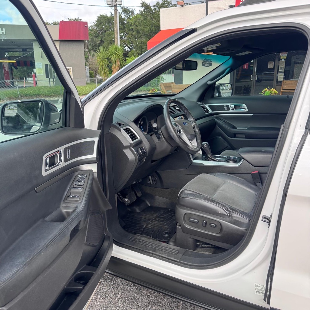 Photo 8 of this FORD EXPLORER