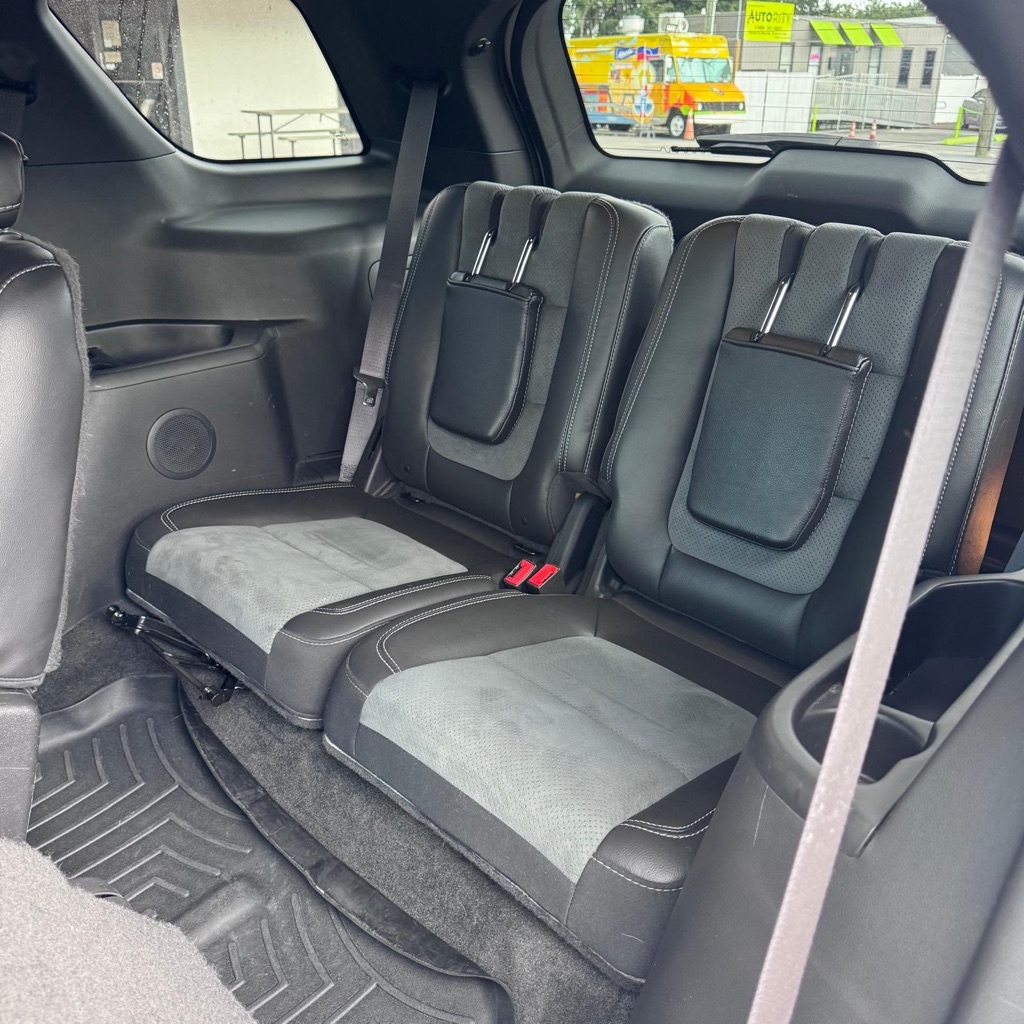 Photo 12 of this FORD EXPLORER