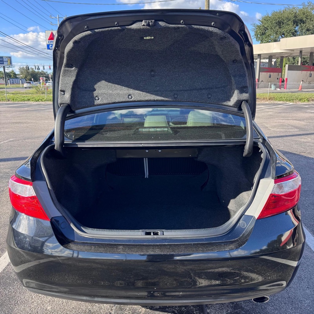 Photo 12 of this TOYOTA CAMRY