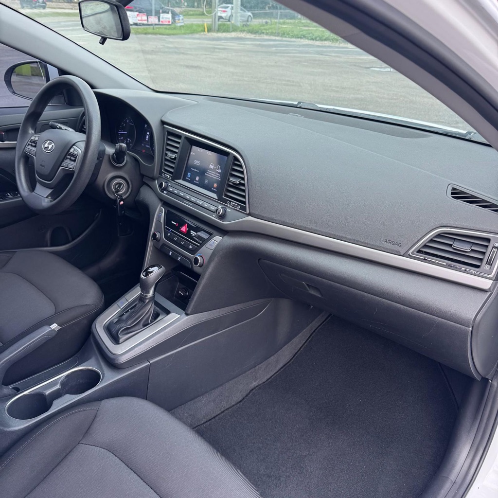 Photo 7 of this HYUNDAI ELANTRA