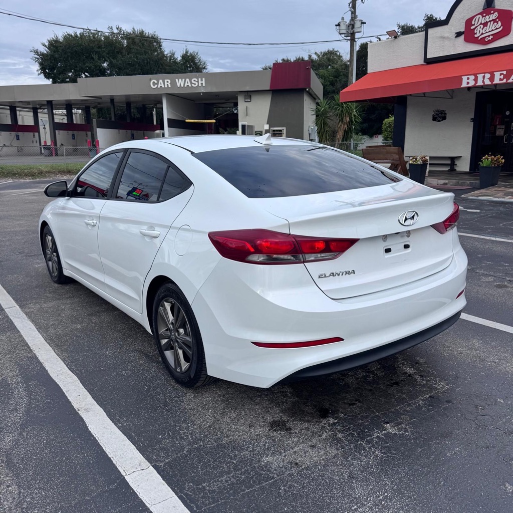 Photo 6 of this HYUNDAI ELANTRA