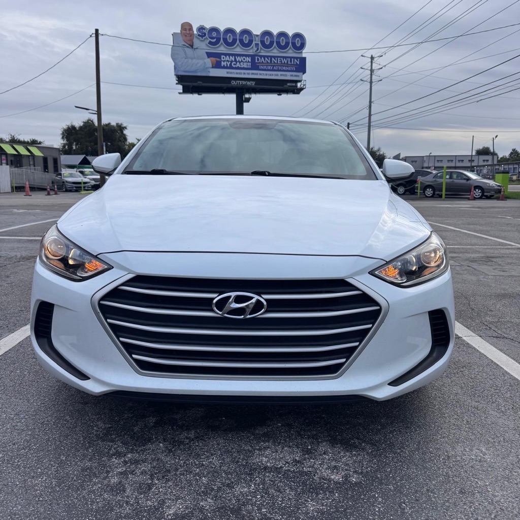 Photo 2 of this HYUNDAI ELANTRA