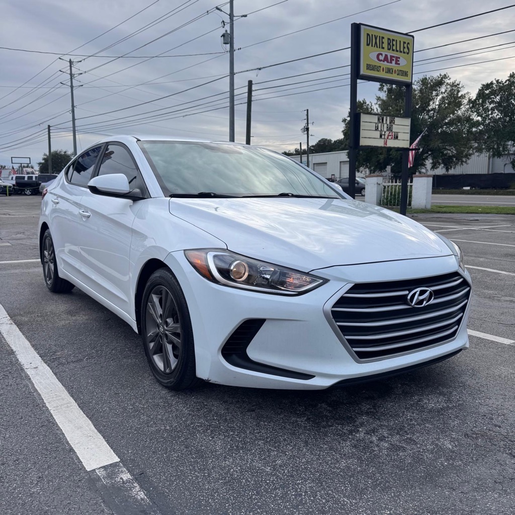 Photo 3 of this HYUNDAI ELANTRA