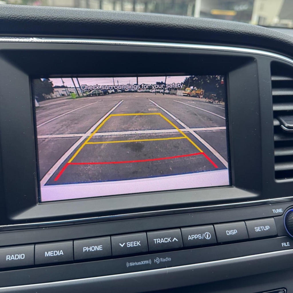 Photo 11 of this HYUNDAI ELANTRA